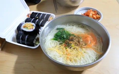 김밥 대표 음식 사진(오는정김밥 사진이 아님)